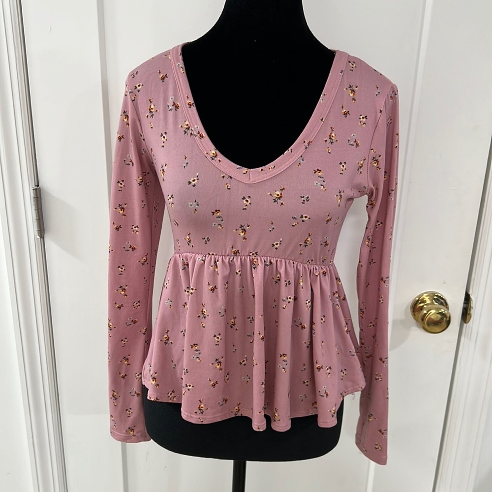 Pre-owned (Britt & Brie)Beautiful pink floral Top💖